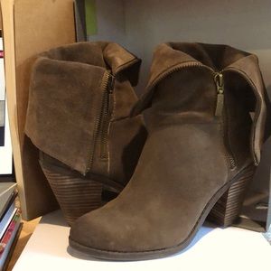 Adam Tucker Suede ankle boots. Anthropologie Nutmeg. 9M. 3 1/2” heel. 9” zip